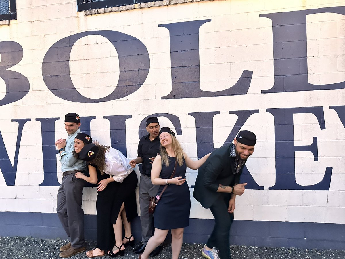 UMDCritCareMed (@umdcritcaremed) on Twitter photo Another year in the books. A fantastic graduating class. We are so proud of you and your accomplishments. āOh the places youāll goā¦ā Congrats PCCM and CCM fellows. <a href="/ngshah1/">Nirav G. Shah</a> <a href="/vanholdenmd/">Van Holden</a> <a href="/UMdPCCM/">UMdPCCM</a> <a href="/LetMeIntubateU/">Andrea Levine</a> Another year in the books. A fantastic graduating class. We are so proud of you and your accomplishments. āOh the places youāll goā¦ā Congrats PCCM and CCM fellows. <a href="/ngshah1/">Nirav G. Shah</a> <a href="/vanholdenmd/">Van Holden</a> <a href="/UMdPCCM/">UMdPCCM</a> <a href="/LetMeIntubateU/">Andrea Levine</a>