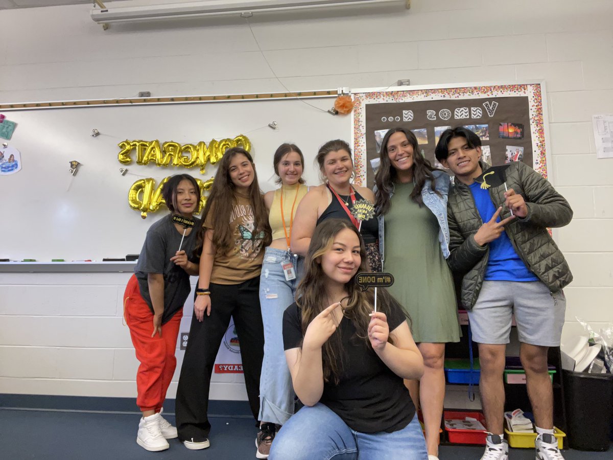 srta_tetto's tweet photo. More than a class, we’re a family ❤️ going to miss my ESL kiddos so much. But I am SO proud of all they accomplished this year! Congrats to the grads! 🎓 https://t.co/R1j0sfx7YH