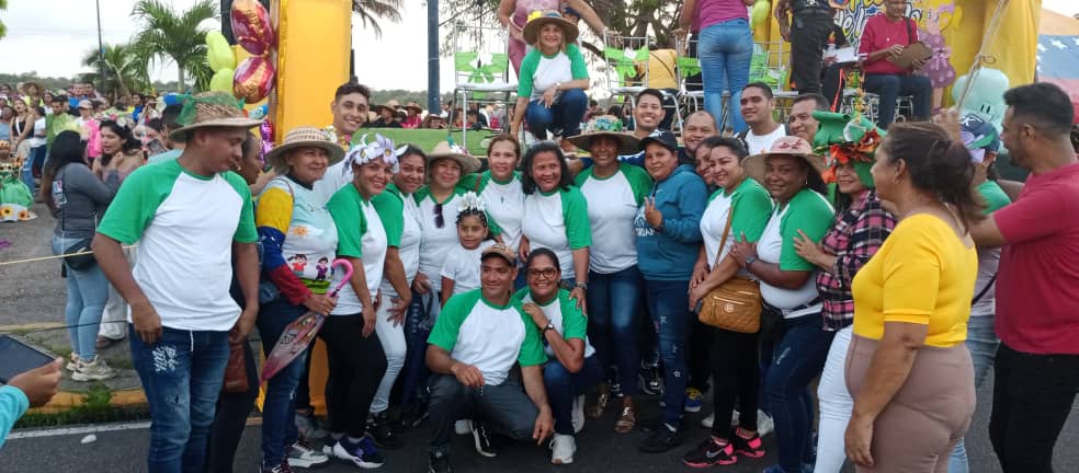Cdcepsj2023's tweet photo. El Cdce Parroquia San Jóse participo en el desfile de las flores representando la Dalia Azul fortalecer junto a @laya_florvidia y un gran equipo impulsando la cultura @NicolasMaduro @_LaAvanzadora @GobLizeta @Zonaeducadelor1 https://t.co/r9ycXzmYk5