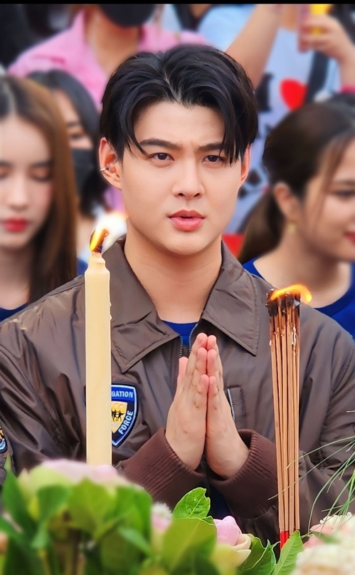 Saint's three jobs as a producer - three @IdolFactoryTH's series - three worships - three years (2021-2022-2023)
And three images of Saint that make you want to cry🥹🥹🥹
#scoytheseries #gaptheseries #thesigntheseries #บวงสรวงลางสังหรณ์THE SIGN WORSHIP #Saint_sup #MingEr