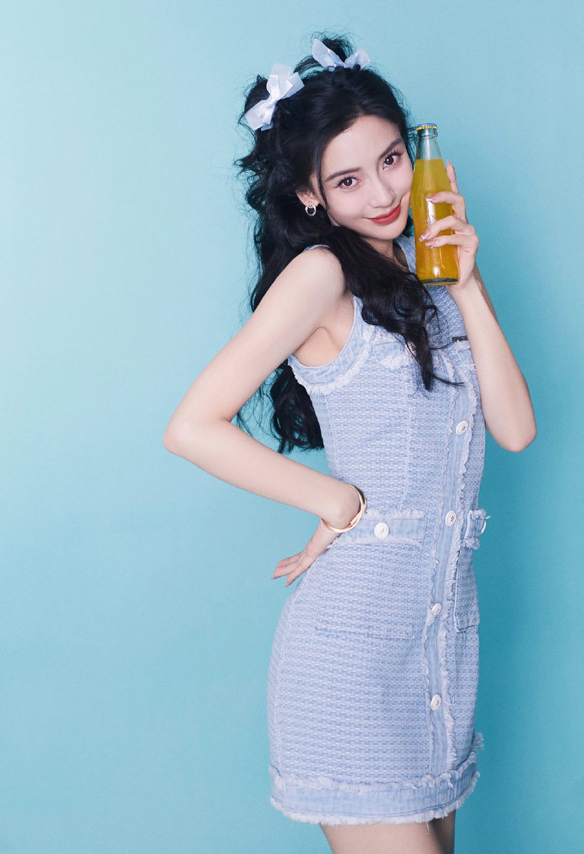 #Angelababy for a Meituan Food Delivery livestream event 

More - weibo.com/2626304873/491… 

#YangYing #杨颖