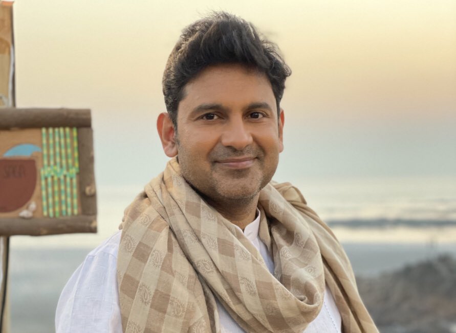 witty_wakeel's tweet photo. Gaali dene ka mauka Sabko milega! 
Chaliye suru karte hai! 

For those who don’t know him I tell you that he is Monoj Muntashir. He wrote the dialogues of #Aadipurush. https://t.co/hSxUWtEZ1D