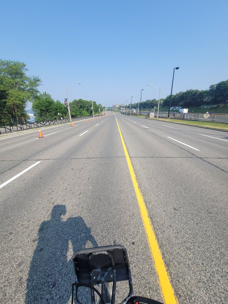 nbellotoronto's tweet image. Today&apos;s Lakeshore closure for 10k run reminds us of all the joy lost when @cityoftoronto killed #ActiveTO #biketo