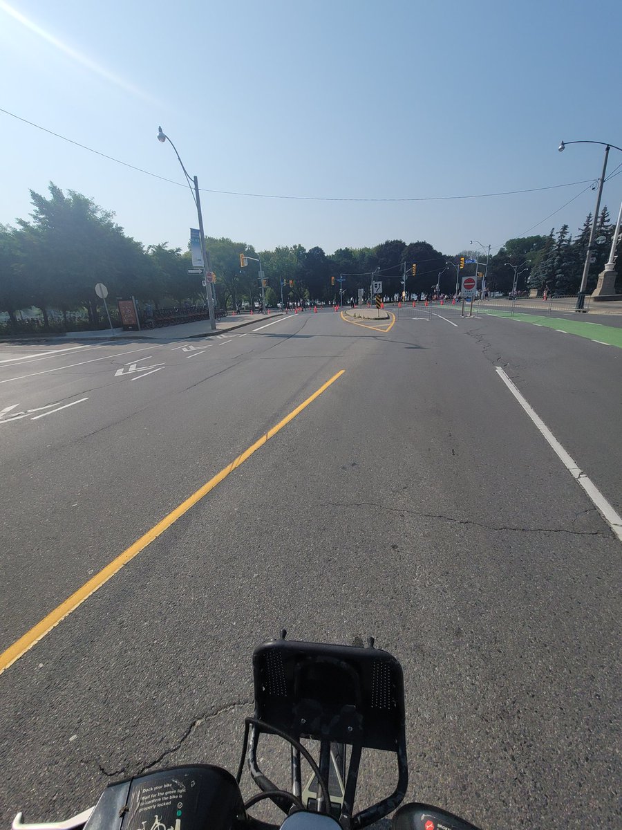nbellotoronto's tweet image. Today&apos;s Lakeshore closure for 10k run reminds us of all the joy lost when @cityoftoronto killed #ActiveTO #biketo