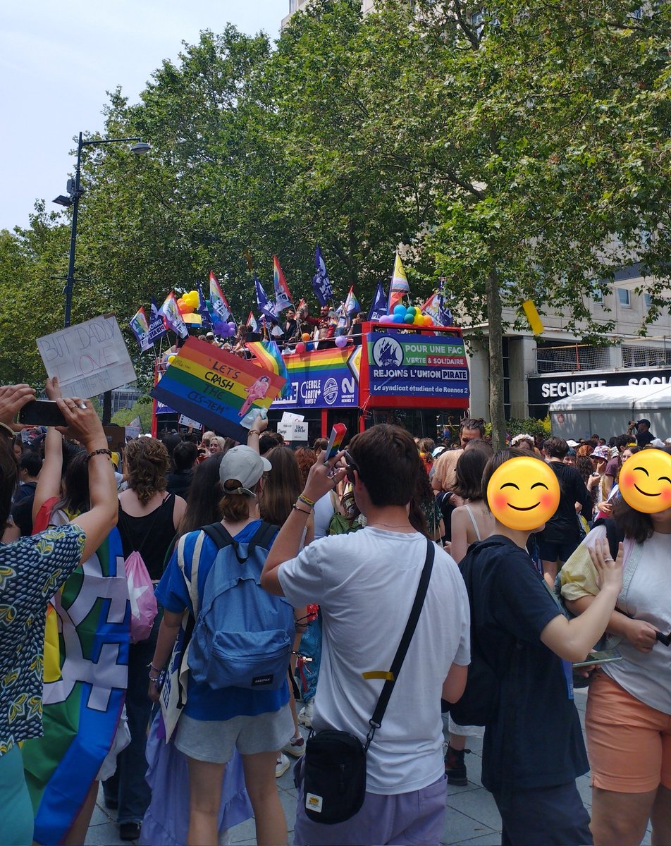 RemyzerB's tweet photo. #PrideRennes https://t.co/b2Oe9Aqxkj