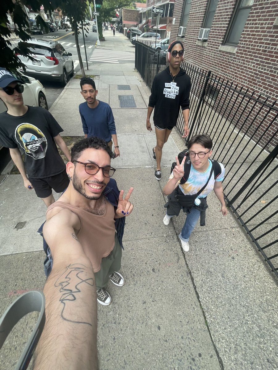 Grateful to have my family of queerdos y’all really held me down while I was under 🤒 Thank You babbbiess😘🩷🩷 ILYSM💞 #chosenfamily 💜