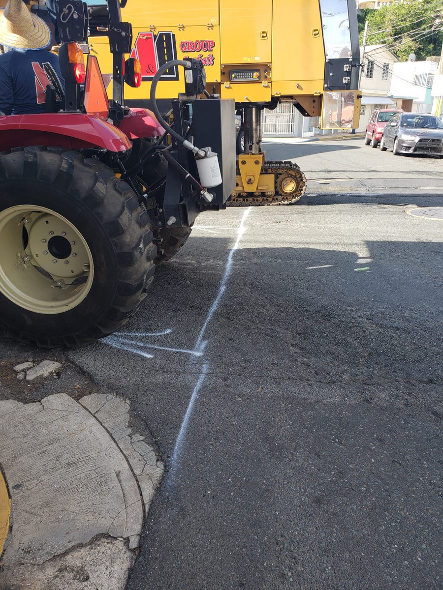 gabrielhr51's tweet photo. Comienzan los trabajos de escarificación de la Carretera Estatal PR-119 desde la Farmacia Yumac hasta la antigua Destilería Palo Viejo. Gracias a un acuerdo colaborativo con el Departamento de Obras Publicas Estatal @DTOP y el Municipio de #Camuy.
#ProyectoCallesSeguras https://t.co/qcYQEJ5znB