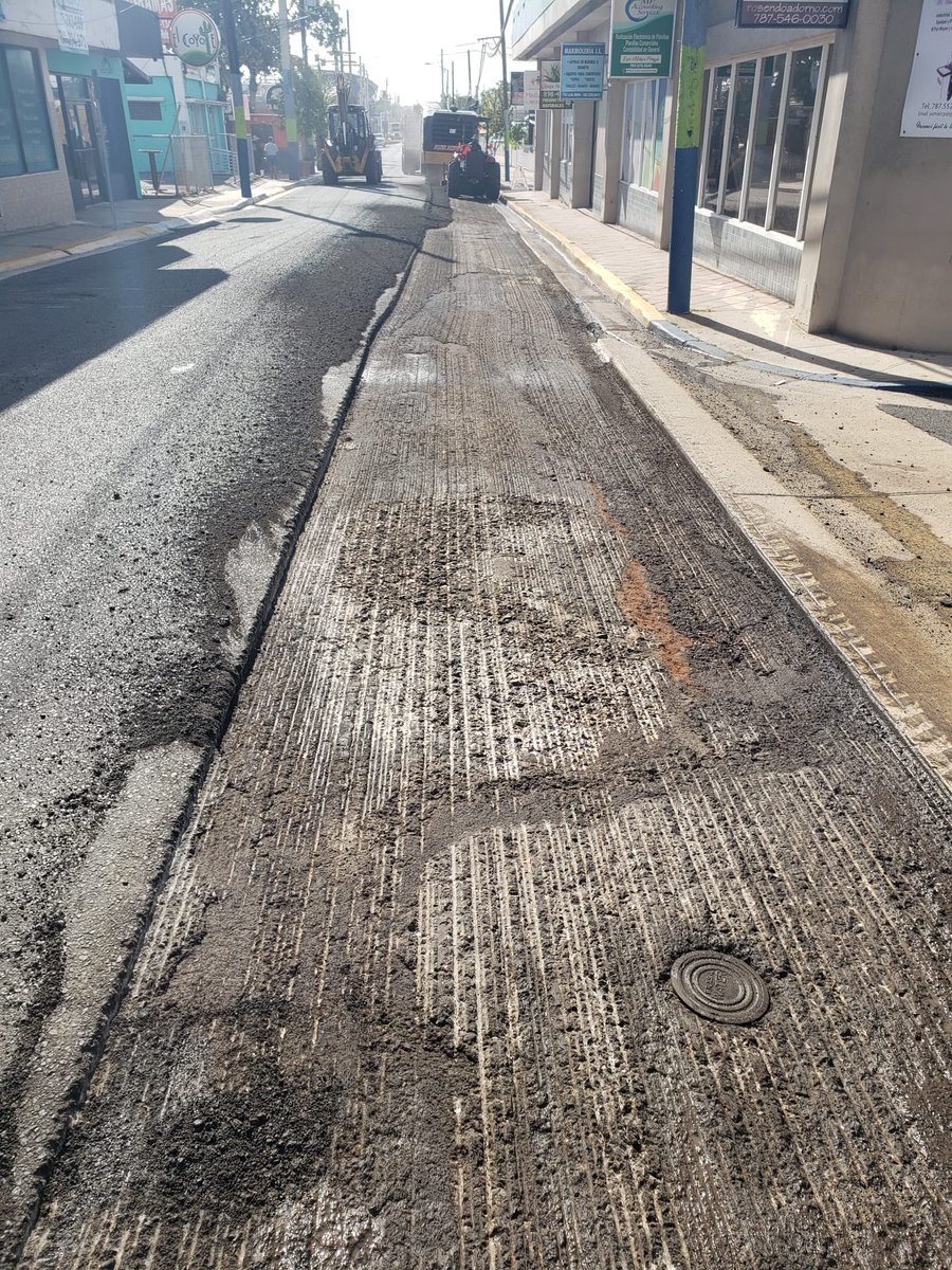 gabrielhr51's tweet photo. Comienzan los trabajos de escarificación de la Carretera Estatal PR-119 desde la Farmacia Yumac hasta la antigua Destilería Palo Viejo. Gracias a un acuerdo colaborativo con el Departamento de Obras Publicas Estatal @DTOP y el Municipio de #Camuy.
#ProyectoCallesSeguras https://t.co/qcYQEJ5znB