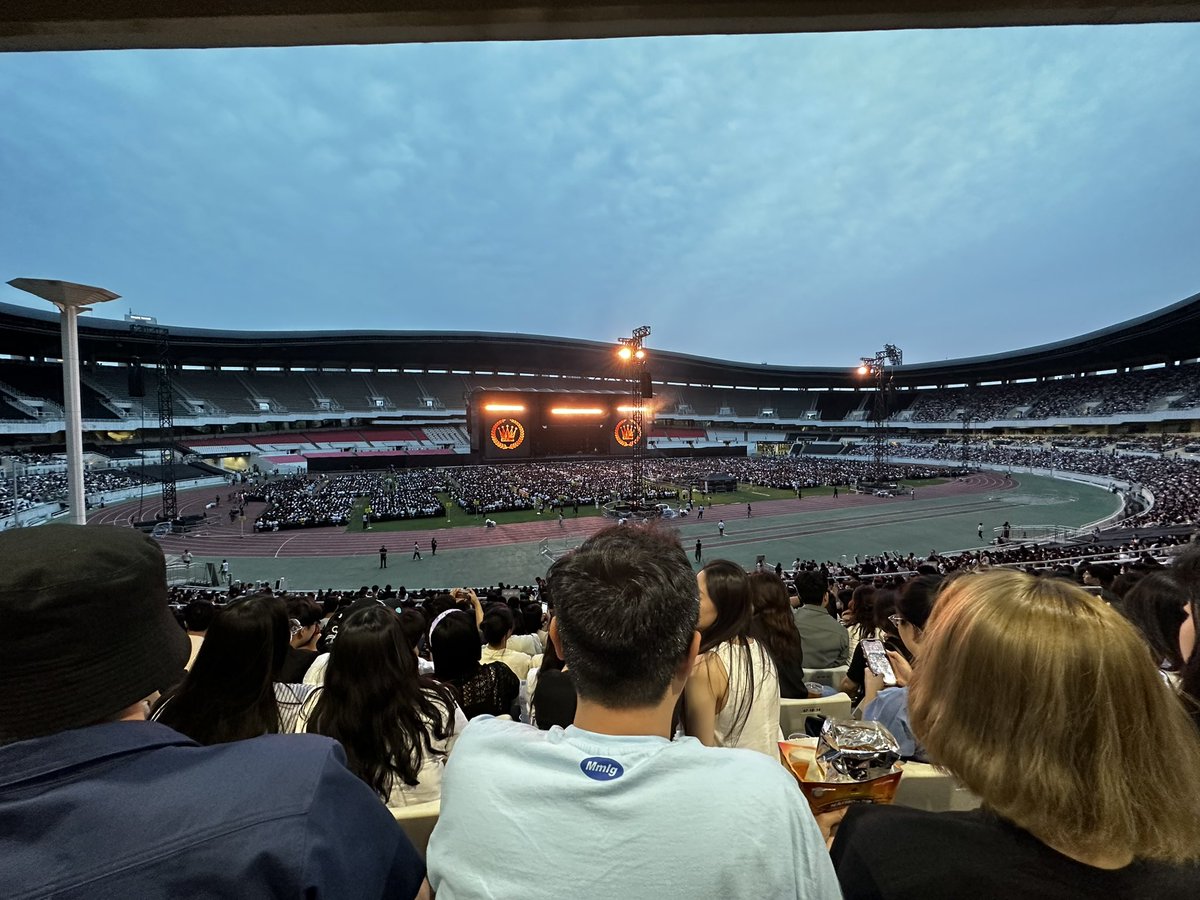 2concerts in 1day
support my friend and my bruno형님