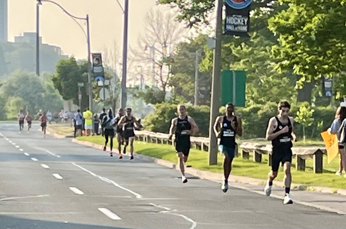 alnbrookes's tweet photo. Special s/o to Hamilton’s Erin Mawhinney 33:34 &amp; Ottawa Valley’s Tristan Woodfine 29:12 who notched convincing wins; both leading Start to Finish #TOR10k #runcrs https://t.co/B78MIm1HIV