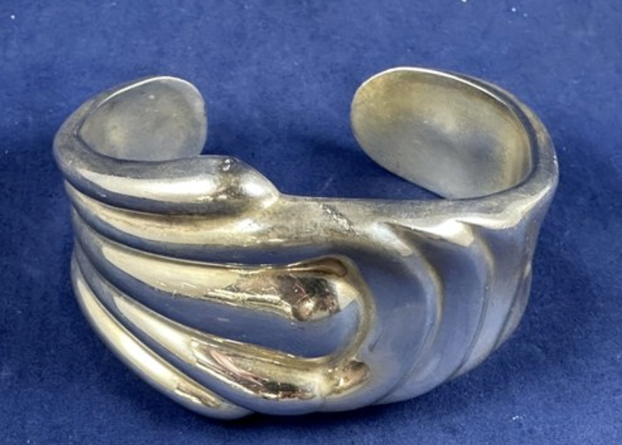 Gold and Silver!  Check out Wednesday's Auction.  It starts to close at 8:00 PM.  All proceeds go back to the community!  conta.cc/3P74khf