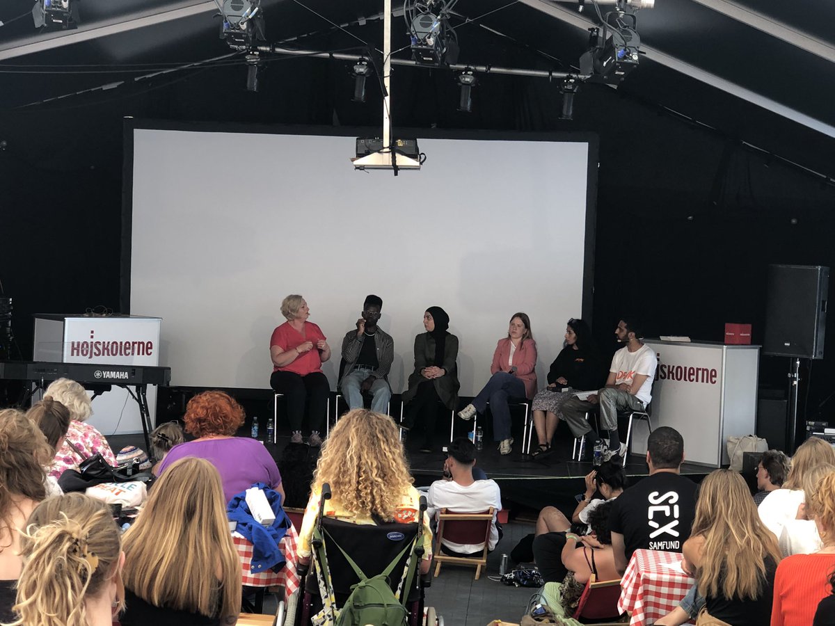 grundtvig's tweet photo. Er fælleskabets favn bred nok? Debat om tilhør og #minoriteter på @Hojskolerne - Er der plads til alle på lige fod?
#fmdk https://t.co/RtuwNv9z67