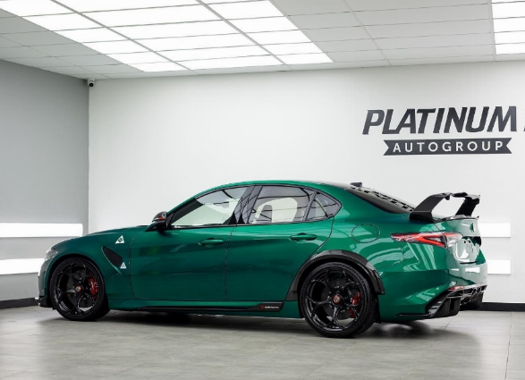 Falivenn's tweet photo. Alfa Romeo GTAm - Verde Montreal https://t.co/qX2KmhAiAE