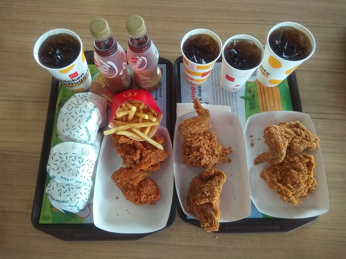 rosemnia's tweet photo. Hari ini aku beli beberapa menu mcd untuk 6 orang dewasa pakai promo bank bsi yang diskon 50% s.d. 50rb. Alhamdulilah dari harga Rp211.500 menjadi harga Rp111.500. Terima kasih banyak Allah SWT, @McDonalds_ID dan @bankbsi_id ❤️
#Promo #Diskon #Diskon50% https://t.co/zjc3zBvE9G
