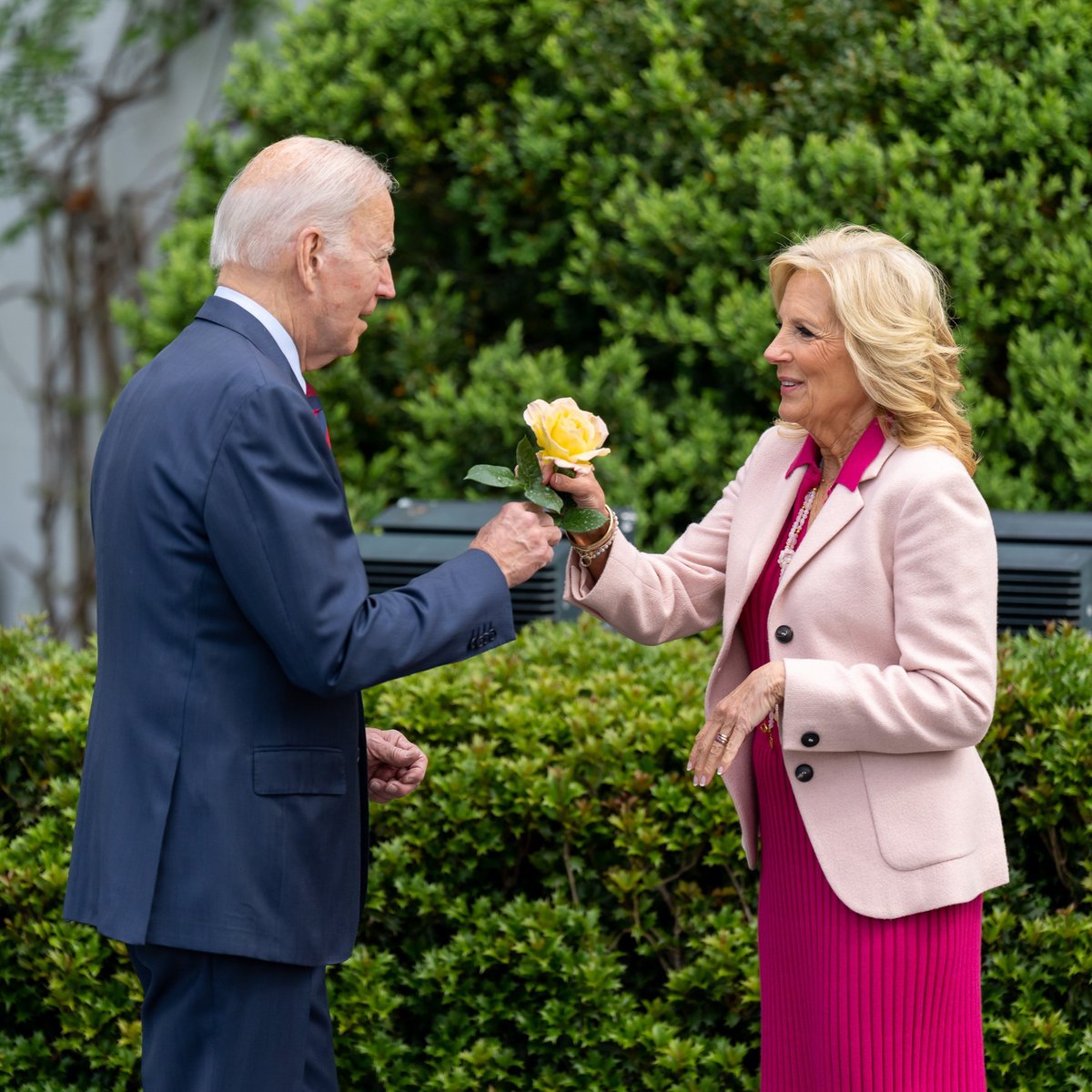 Happy anniversary to President Biden and Dr. Biden! 💙