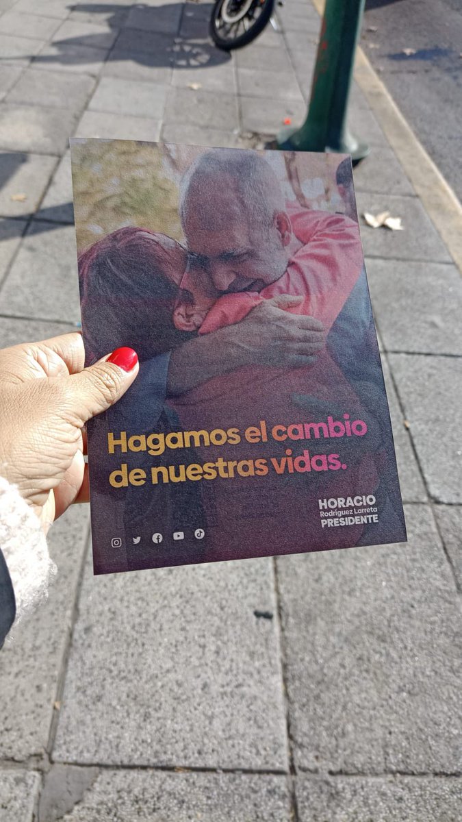 EugeniaeverPRO's tweet photo. #HagamosElCambioDeNuestrasVidas espalda con espalda, abrazando a todos los argentinos, generando acuerdos para salir adelante. @horaciorlarreta #Generaciondel23 https://t.co/QgUH1ulWMC