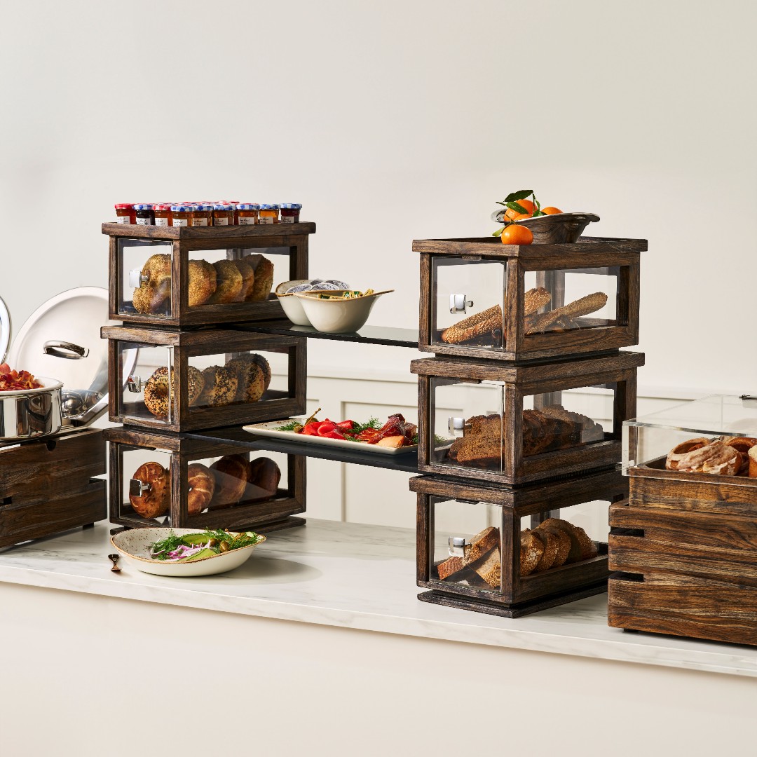 Kickstart your morning with the Ash Grey Teak Fusion Bakery Box!🥯 
@EmreAkbur  

#theartofpresentation #steelite #steeliteexperience #dwhaber #buffet #hospitality #innovation