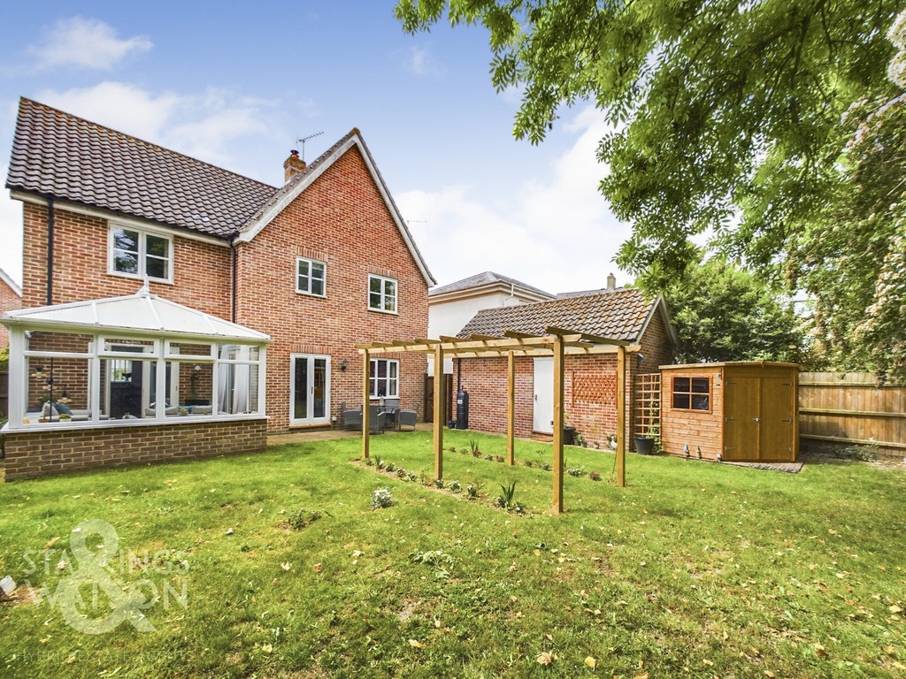 Detached Family Home | Town Centre Location | Quiet Cul-De-Sac | Three Reception Rooms &amp; Conservatory | Four Generous Bedrooms | Garden, Garage &amp; Driveway

Guide Price £475,000
📍 Doune Way, Harleston
🏡 View Full Details Here: ow.ly/9aMY50OQRju