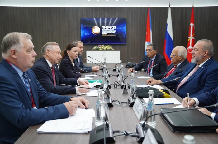 🇷🇺 Este viernes, <a href="/MMarreroCruz/">Manuel Marrero Cruz</a>  participó en la sesión plenaria del 26to. Foro Económico Internacional de San Petersburgo, que contó con una intervención especial del presidente de Rusia, Vladímir Putin.

granma.cu/mundo/2023-06-…