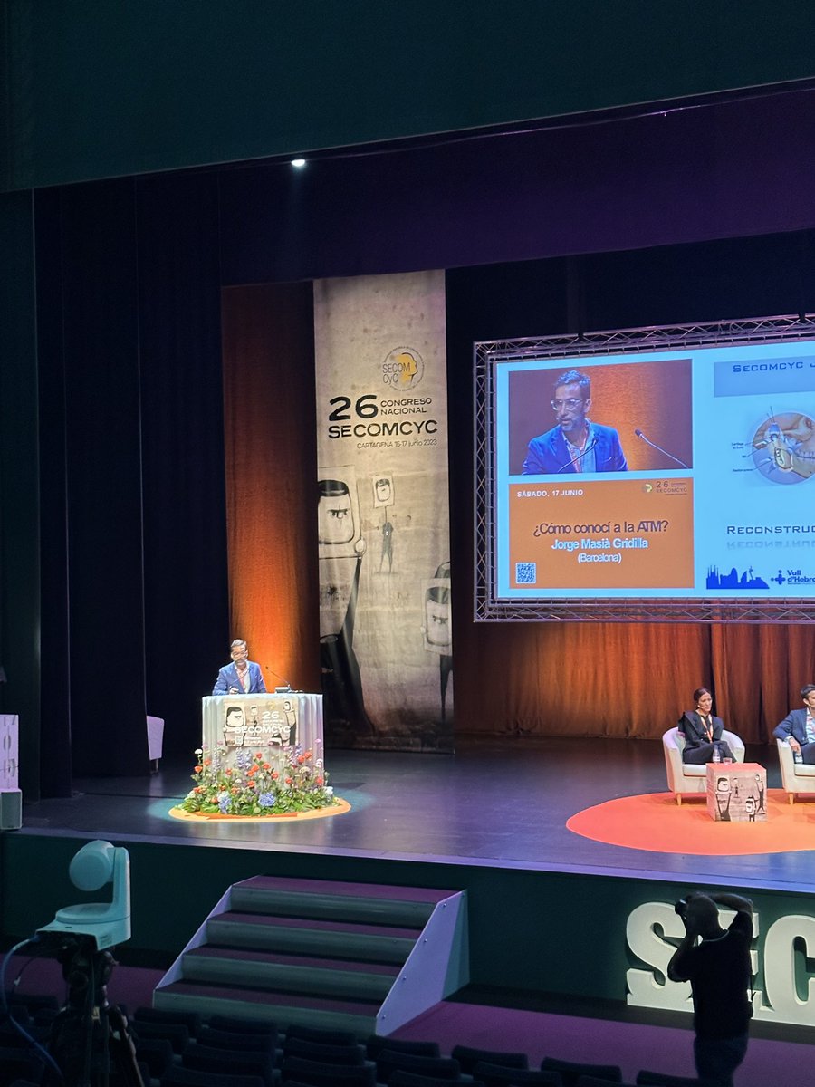 maxilloVH's tweet photo. ¡Increíble presentación del Dr. Masià, adjunto de @maxilloVH , en la mesa @SECOMmxf JOVEN! Con el tema “¿Cómo conocí a la ATM?” y su algoritmo de tratamiento, ha compartido valiosos conocimientos sobre el manejo. Su pasión y experiencia nos han dejado a todos fascinados. 👨‍⚕️🏧 https://t.co/z7PKZZ8hRu