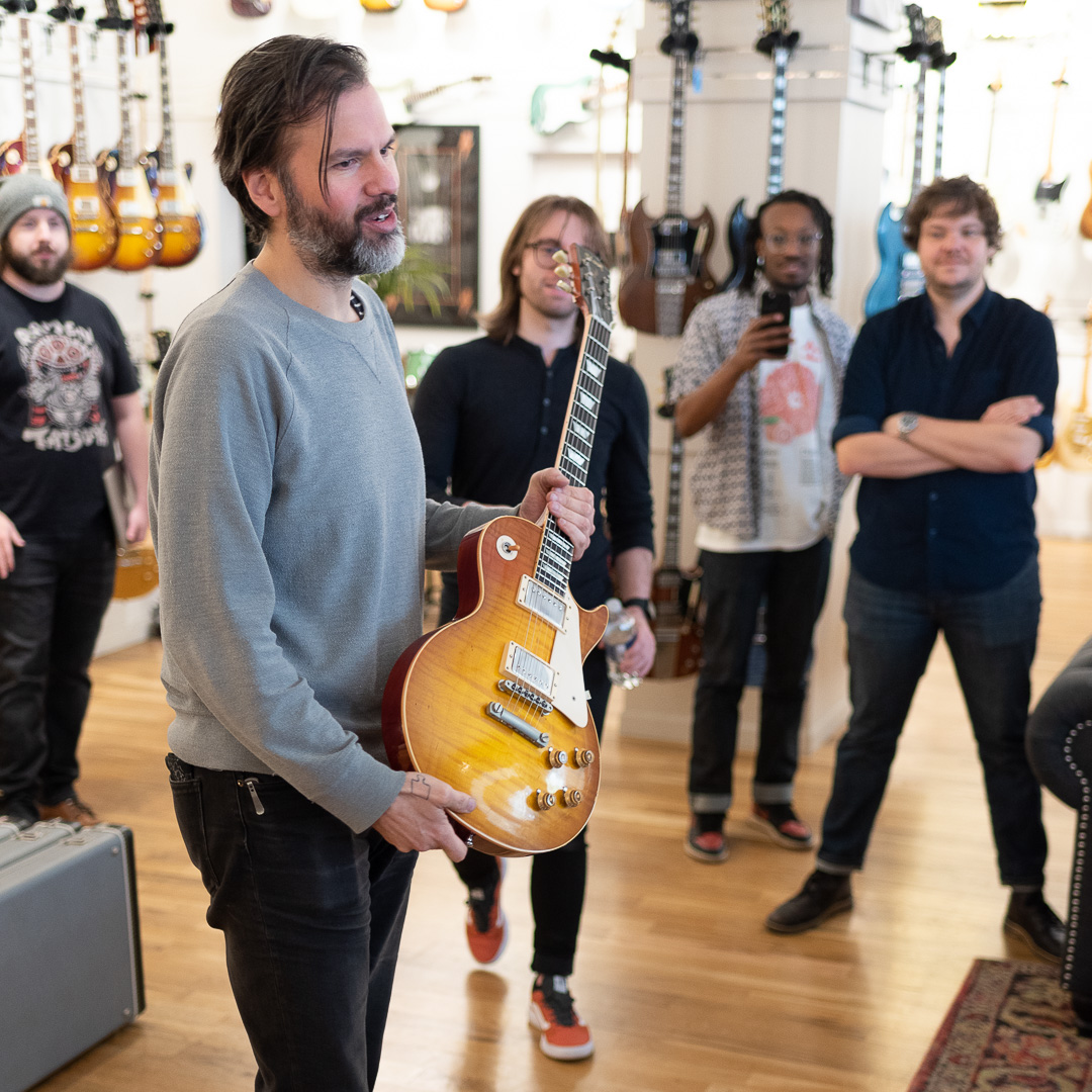Do you dream of working in The World’s Greatest Music Store? Chicago Music Exchange is hiring experienced salespeople! If you have the drive and knowledge to help customers, we want you! Apply for a chance to join the CME staff today! bit.ly/3izhMK8