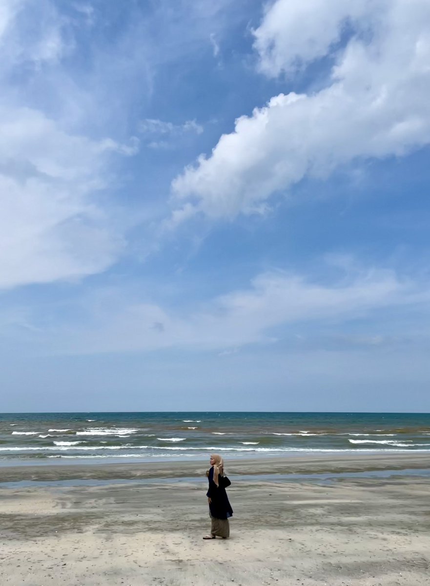 saniesatar's tweet photo. Beli jiwa sebab lepas ni nak kena tinggal sekejap.

Out for the weekend short escape. Much needed vitamin sea and she also requested for sea view studio 😜 https://t.co/SBfxlXoB6S
