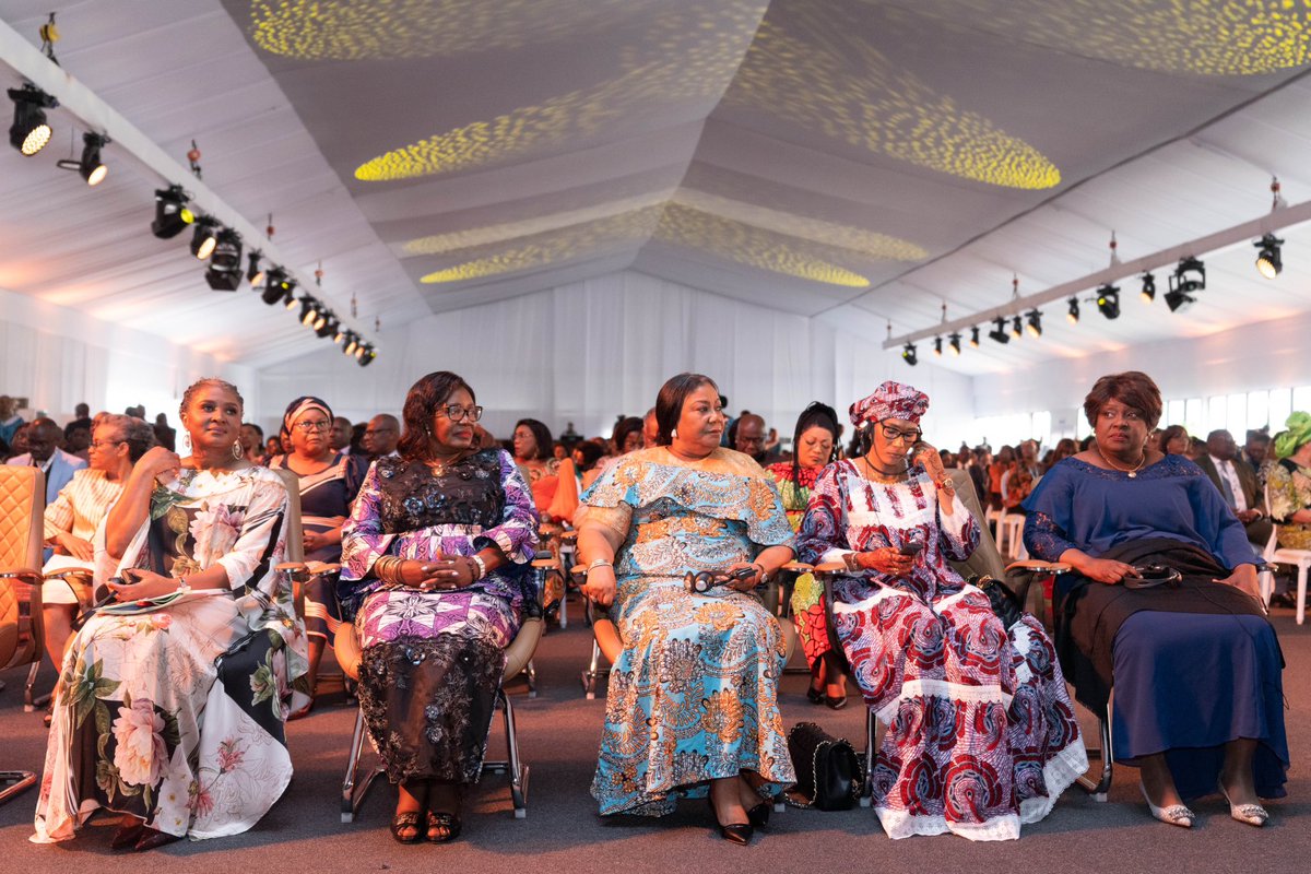 Une grande fierté et un immense honneur d'accueillir mes sœurs Premières Dames qui prennent part à la célébration des 20 ans de l'Organisation des Premières Dames d'Afrique pour le Développement.

1/