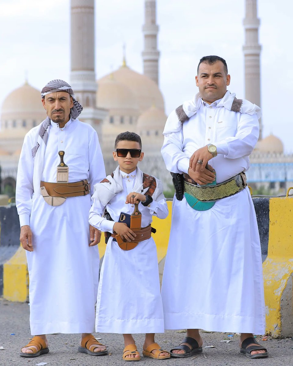 مع أبي الغالي حبيب قلبي و ولي العهد الشيخ فرسان بشير عبد العزيز معوضة