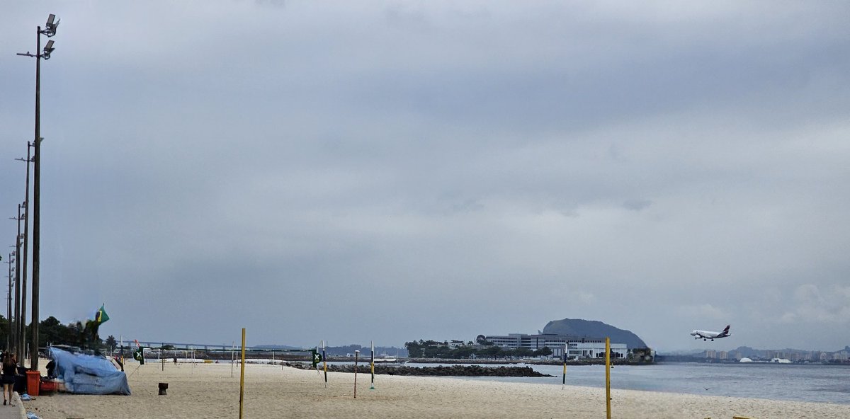 guiadopc's tweet image. Única pista de corrida e caminhada possível para o Lito (@avioesemusicas) fazer exercícios! 😄