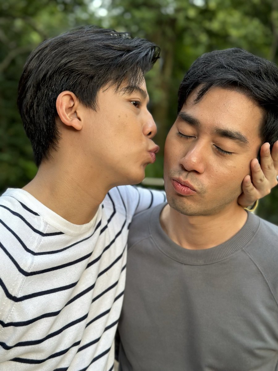 salaichatchat's tweet photo. หลังจากที่เอกรงค์และคมกฤชคิดว่าตัวเองน่าจะอกหักจากแพท ก็เลย … #สืบสวนสำนวนรักตอนจบ 🔍⚖️📝💕#สืบสวนสำนวนรัก #สืบสวนสำนวนรักEP12 #BehindtheScene  #คมกฤชเอกรงค์ https://t.co/dYCiryWDZ3