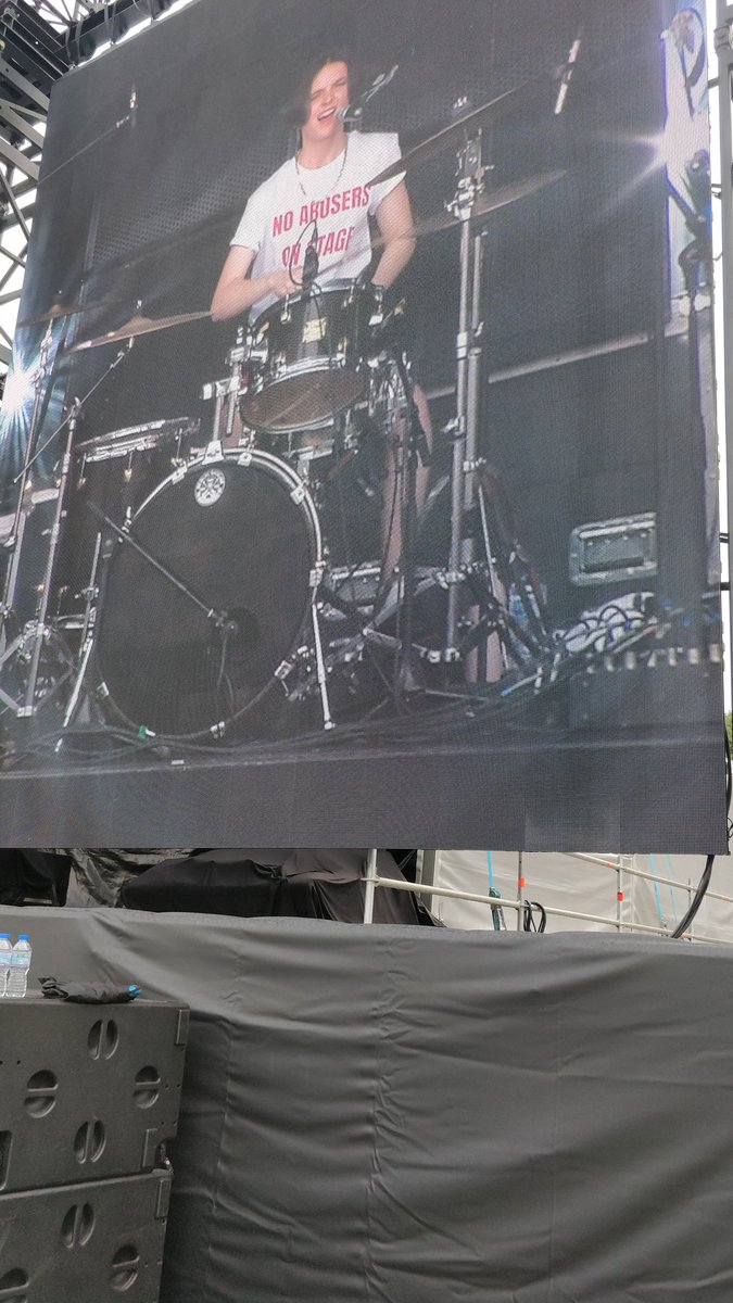 Metalorgie's tweet photo. Les françaises de Grandma's Ashes sur la valley. #hellfest #messageCache https://t.co/sdnsIkwHfR