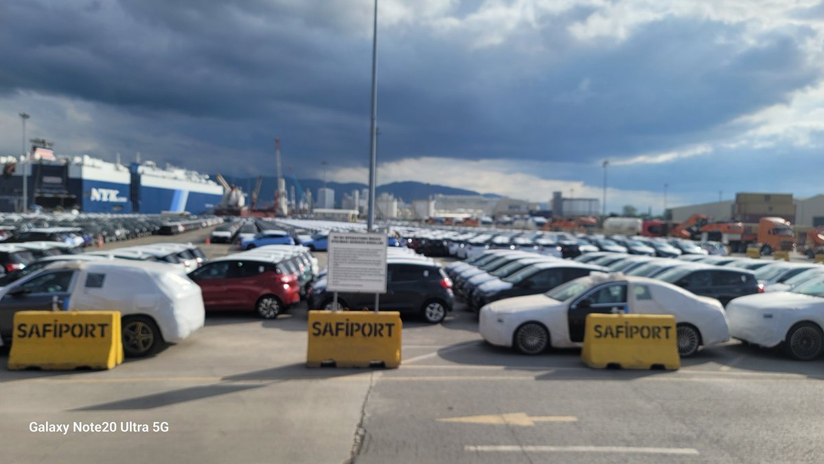 Tüm limanlarda her yer araç dolu. Oradaki yetkililere sorduğumda bayilerin stok yaptığını, gümrükten mahsus çekmediğini söylediler <a href="/ticaret/">T.C. Ticaret Bakanlığı</a> bakanlığı Yan gel yat anam ne güzel .
İfşa Sahibi <a href="/gnctrk_34/">Sngnctrk</a> 
.
.
#üniversite Amed Mabel Matiz Erkek #yksye testerenecmi Geçmiş Ali Sunal