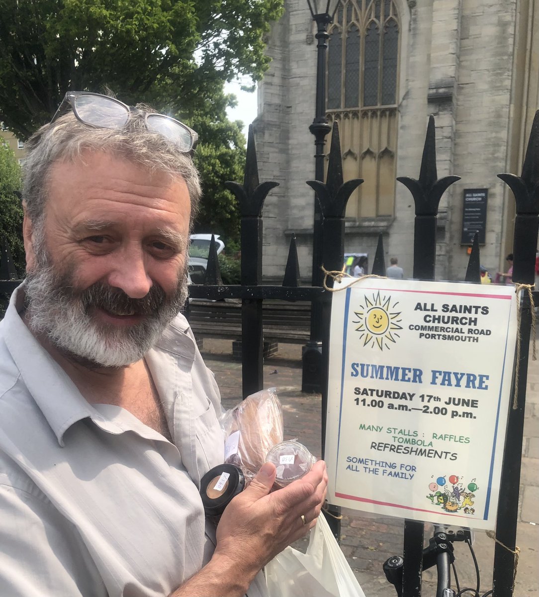 As @portsmouthld local Cllr enjoyed #summer #allsaints fayre today renew acquaintances + Minnie; raising funds for local good works. Bought favs apricot jam, cherry cake, home-made marmalades date&walnut cake #LibDems #Buckland #Portsmouth #MileEnd #allsaintschurch #southcoast