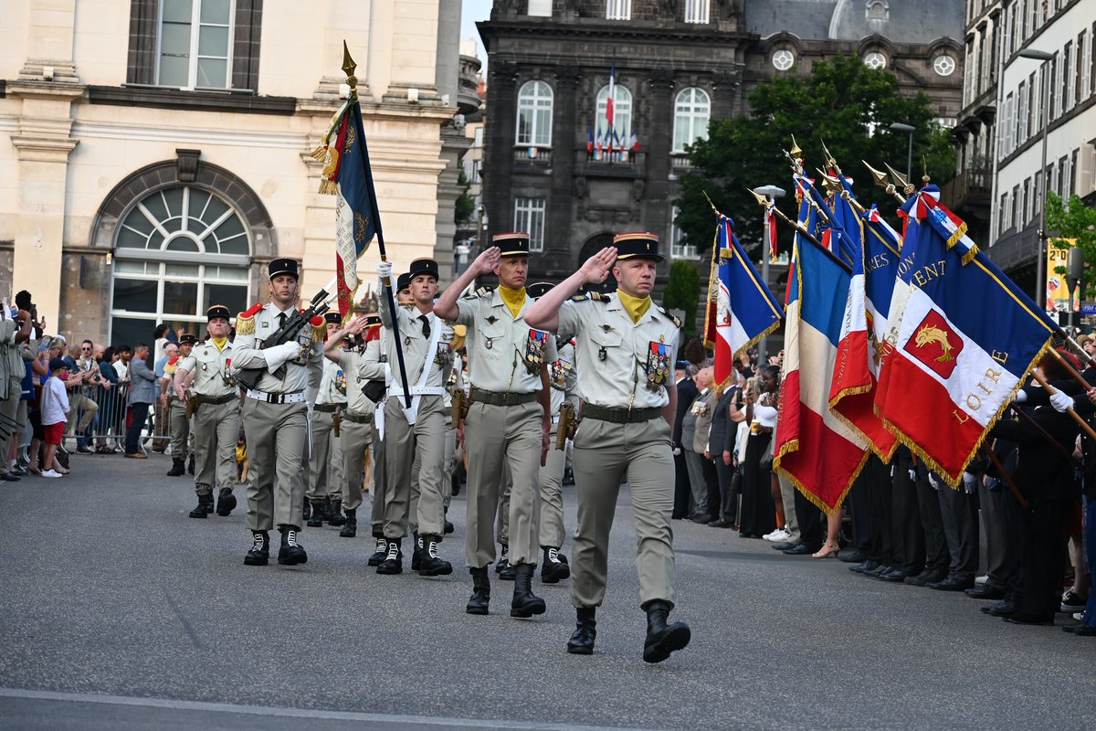 92e_RI's tweet photo. Retour en images sur la cérémonie des 142 ans de présence à Clermont-Ferrand du régiment d'Auvergne !

Nous attendons encore nombreux les Clermontois à nos portes ouvertes ce week-end ! https://t.co/d3WSyXAL3v