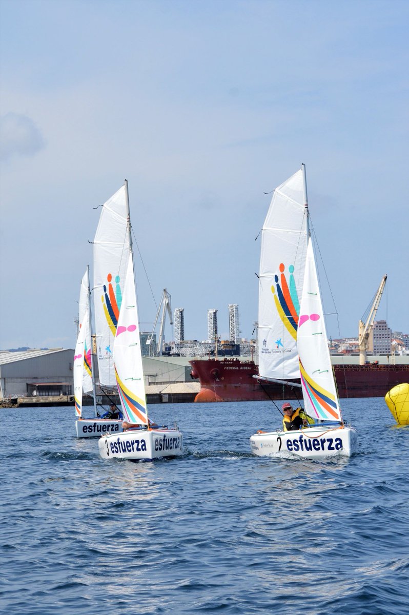 funfmjj's tweet photo. Segunda estupenda jornada del Open Náutico ESFUERZA con vela indivual y K1 de piragua. El tiempo nos sigue acompañando hoy con vientos del noroeste y nudos de 8 a 10 @FundlaCaixa #deportedaptado #ocioinclusivo https://t.co/tzAG0b8Sbw