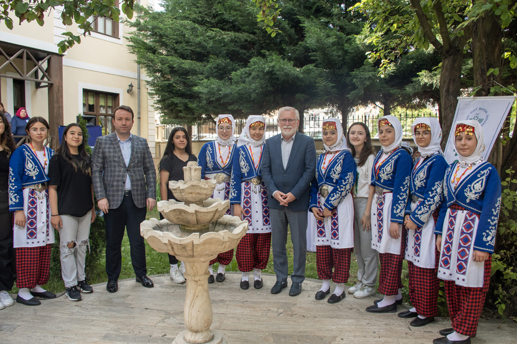 ibuajanda's tweet photo. Bolu, Kıbrıscık ve Mengen oyunlarından derlenen halk oyunları gösterisi ilgiyle izlendi ve büyük beğeni topladı.

https://t.co/LljFFEzCCi

#ibuajanda #BoluAbantİzzetBaysalÜniversitesi #BAMER #İzzetBaysalVakıfHuzurEvi #GülezlerKonağı #doğanınkalbindeüniversite https://t.co/00HxfRDlRG