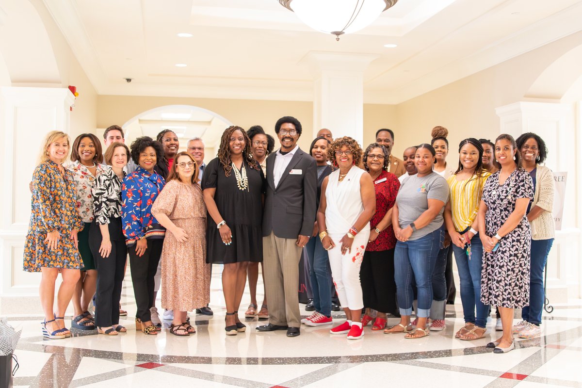In case you missed it, #UASSW gathered to pay tribute to alum Dr. Harold Shambley, honored during UA's Black Alumni Association's '60 for 60'.Together, we celebrated the transformative impact of diversity and inclusion on our campus.🎉

More photos ➡️ bit.ly/3JihLai