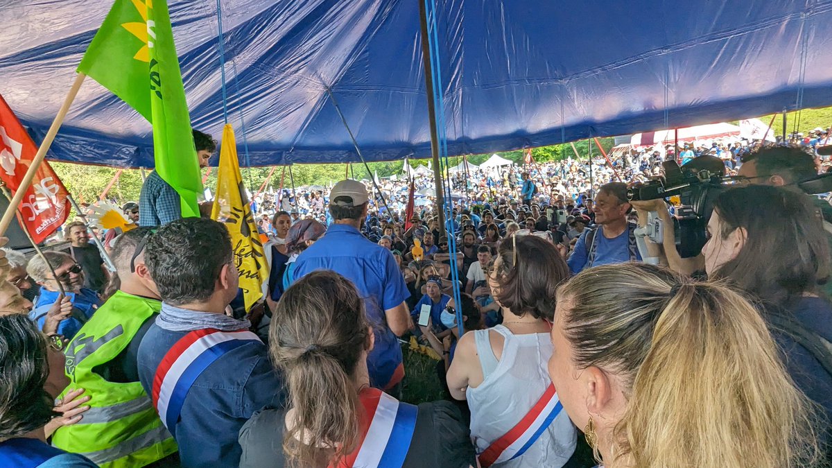 ElisaMartinGre's tweet image. Un soulèvement pacifiste et écologique face à Darmanin et Macron et leurs consignes répressives et d'une violence inouïe. Un droit de manifester empêché, les droits humains de nouveau bafoués.
#STOPLyonTurin #NOTAV