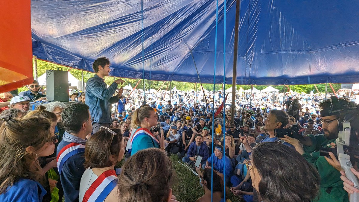 ElisaMartinGre's tweet image. Un soulèvement pacifiste et écologique face à Darmanin et Macron et leurs consignes répressives et d'une violence inouïe. Un droit de manifester empêché, les droits humains de nouveau bafoués.
#STOPLyonTurin #NOTAV