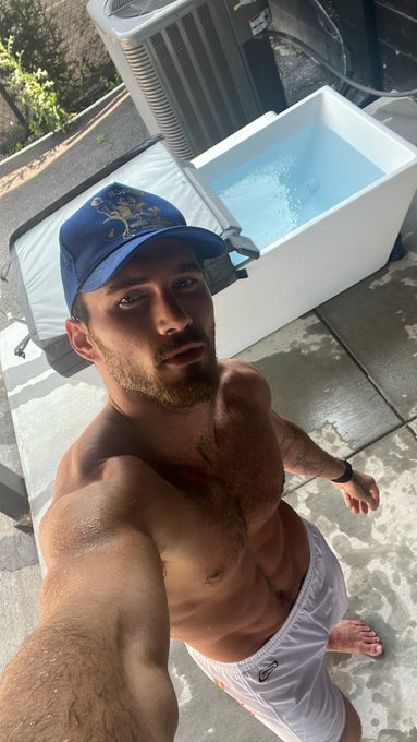 freezing my d*ck off in the best kind of way https://t.co/Zx8Nh3dNRX