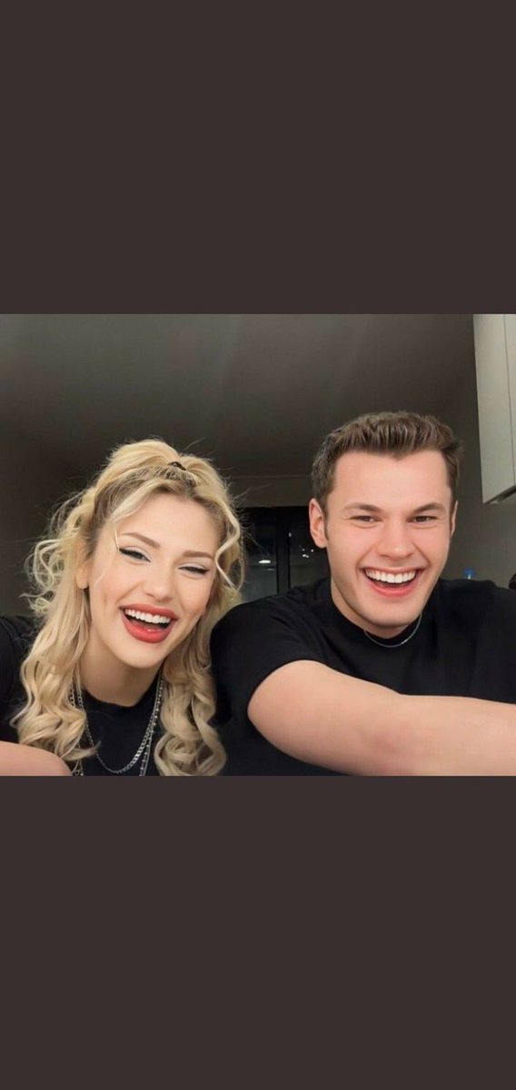 ela212921's tweet photo. Koskoca 7 ayı geride biraktik. Sizinle agladik, gülduk, eğlendik ama herseyin bi sonu varmis. Iyi ki siz AyTol. Biz sizinle ask ne demek onu ogrendik ve  iyi ki siz AyTol fandomum sizi cok seviyorum iyi ki varsiniz. Sonkez iyi ki AyTol iyi ki. Sizi cok seviyorum🤍🤍🤍
#aytol https://t.co/8kdlB5kw6d
