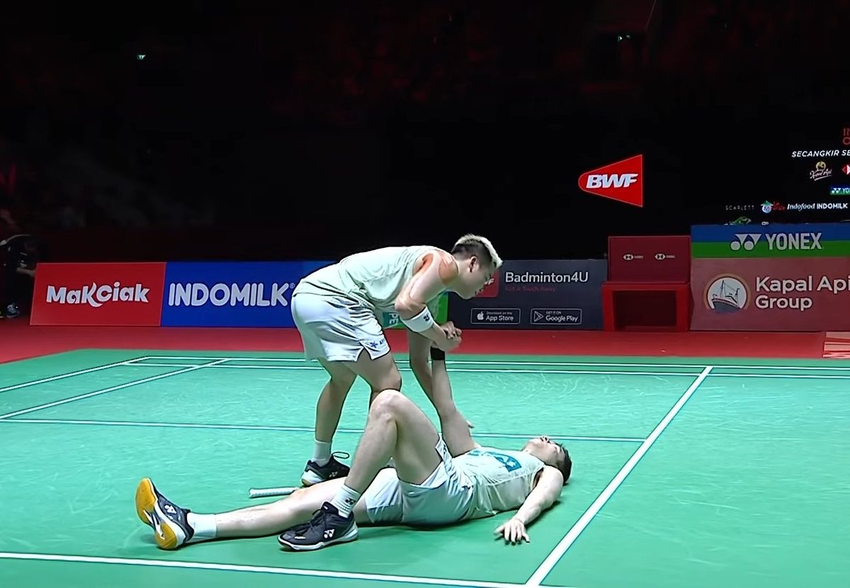 FINALSSSSSS!!! CHIASOH 🔥🐿️

Aaron Chia/Soh Wooi Yik 🇲🇾 won against Pramudya/Yeremia 🇮🇩

12-21
23-21
21-13

Champions mentality‼️ 😭 How on earth they survived the situation there.. 2nd set, crazyyyy🔥 congrats 🔥🔥🔥🔥

#IndonesiaOpen2023