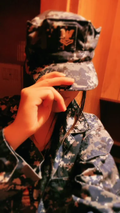 zoomオフ会(写真鑑賞会)楽しかった! 米海軍迷彩(ミズーリタンクトップ)で参戦 みんなおやすみ〜