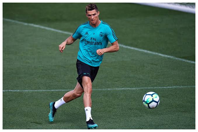 ronofans's tweet photo. Show me a better hardworking player than RONALDO 🔥⚽️

Error 404🚫 https://t.co/fLpLCtoULz