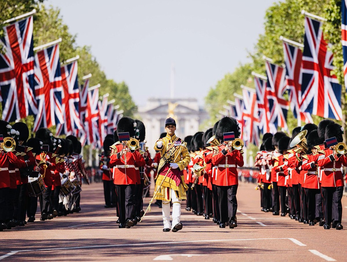 Today in London. 
The very best of British culture and traditions. 
Rule Britannia 🇬🇧 #TroopingoftheColour