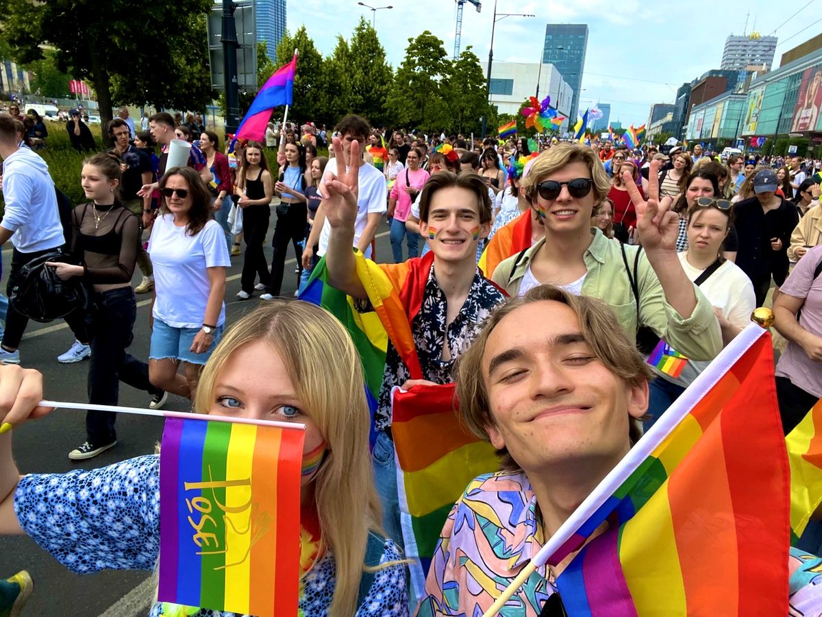 FitrzykMaciej's tweet image. Najlepsza ekipa... kocham!🌈❤️

Byliśmy, jesteśmy i będziemy! Maszerujemy WSZYSCY RAZEM po lepsze jutro ✌🏻!
#ParadaRówności #Polska2050 #LGBT