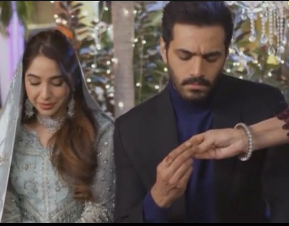 Jiaharrington's tweet photo. #terebin

What if i tell you that khan murtasim just arranged this ceremony just so he could enjoy some shadi ka khana, mithae and have good pictures?
You won't believe me? Okay so would I :') 😭😒 https://t.co/kLXLgwzooE