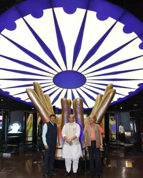 CanadianmediaA's tweet image. India renames Nehru Memorial Museum as Prime Ministers’ Museum to honor achievements of all Indian PMs; thecanadianmedia.com/centre-renames…: #NehruMuseum, #PrimeMinistersMuseum, #BJP, #Congress, #TeenMurtiEstate, #PradhanmantriSanghrahalaya