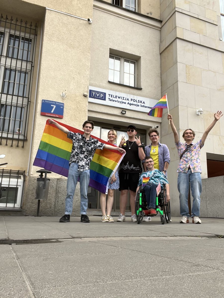 FitrzykMaciej's tweet image. Najlepsza ekipa... kocham!🌈❤️

Byliśmy, jesteśmy i będziemy! Maszerujemy WSZYSCY RAZEM po lepsze jutro ✌🏻!
#ParadaRówności #Polska2050 #LGBT