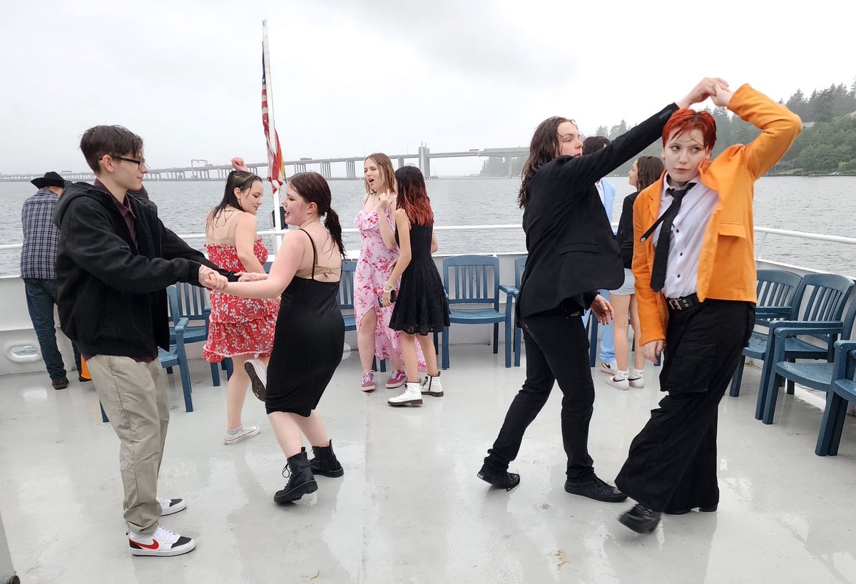 Ridgeline_MS's tweet photo. Check out some pics of the smooth dance moves from our 8th grade reward trip on an Argosy Cruise around Lake Washington. #STORMFamilyFun https://t.co/7bCIwCmWvM